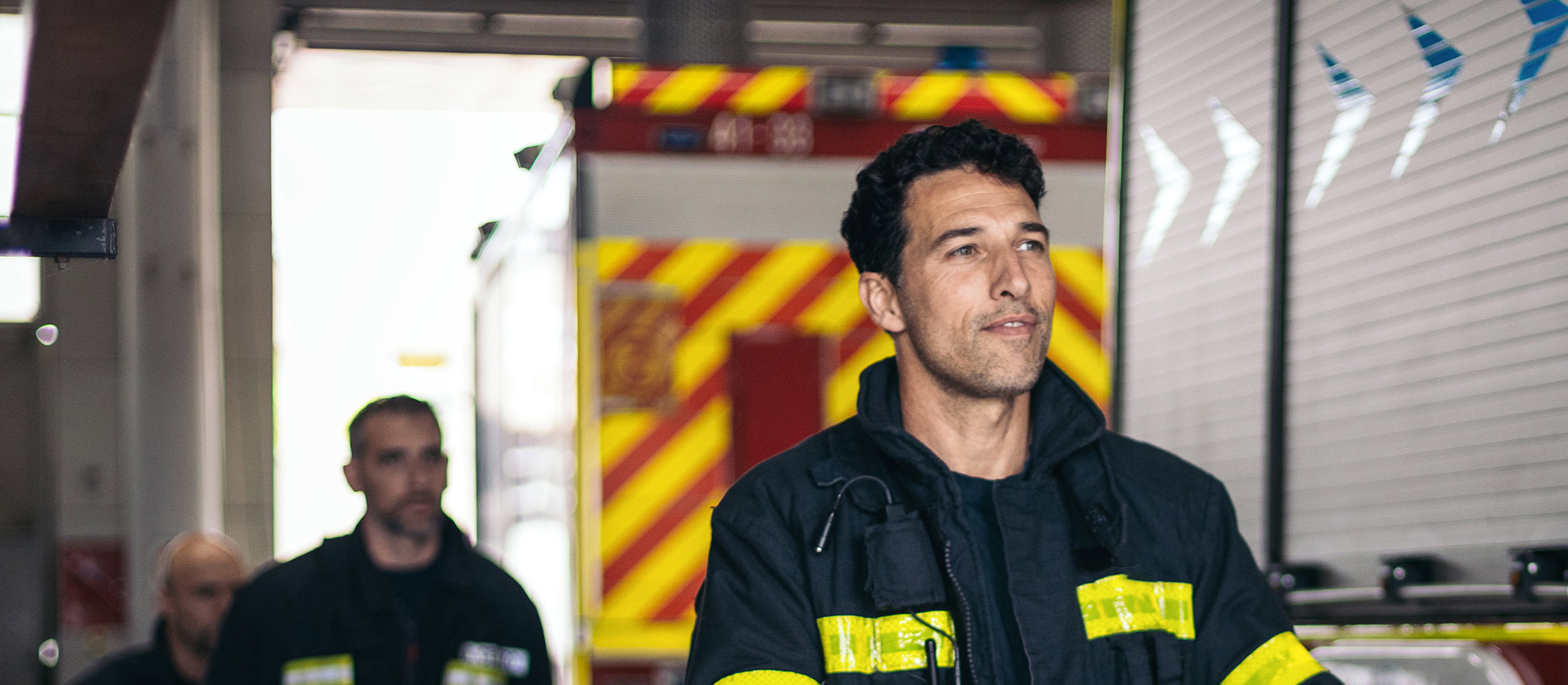A cheerful New York family talking with their doctor in a modern clinic, representing the comprehensive benefits of the MetroPlusHealth Gold Plan.
